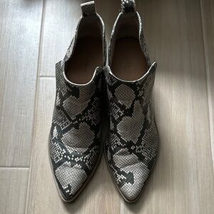 Universal Thread Snakeskin Ankle Booties Size 8